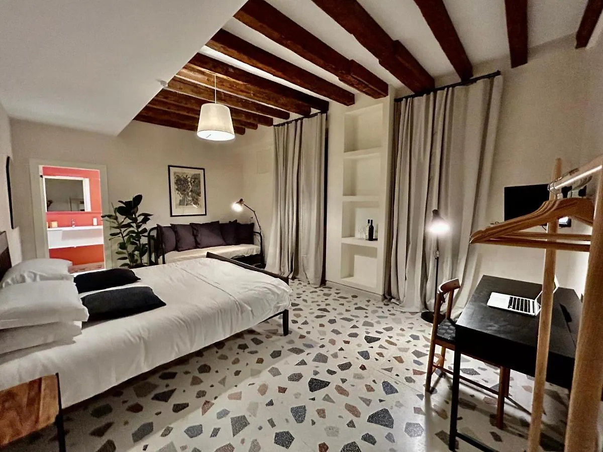 Farini Suites Wi-Fi Venice Guest house