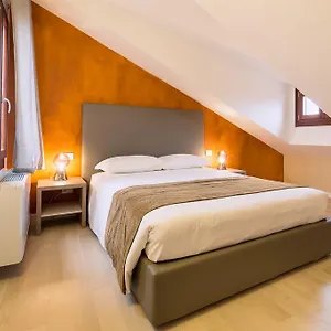 charming-house-corte-del-teatro.hotelinveneto.com/