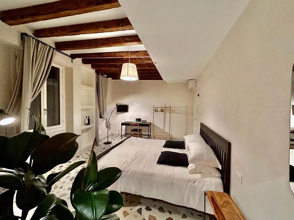 Farini Suites Wi-Fi Venedig 0*,
